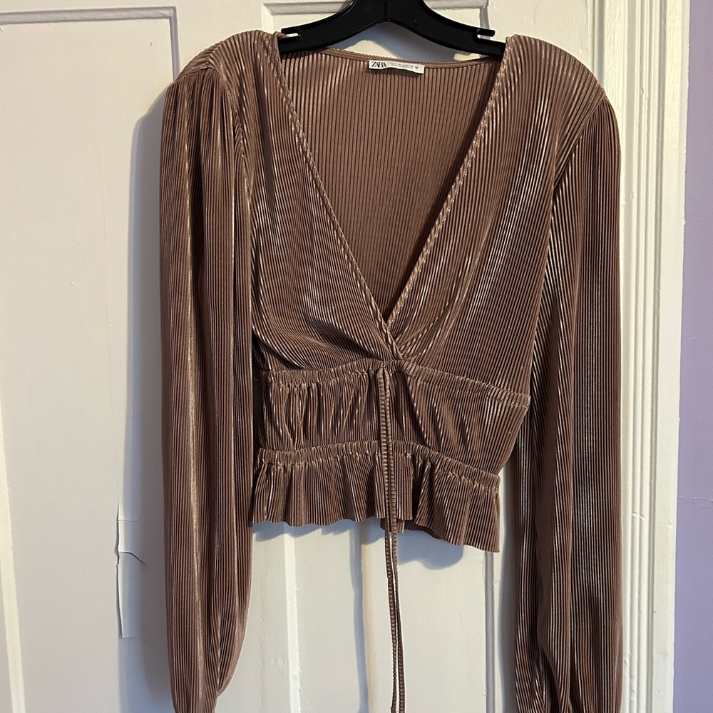 Chromatic brown blouse, size unknown but likely a small. Perfect for a night out